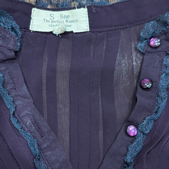 Sheer ruffled sleeveless blouse - Picture 2 of 4